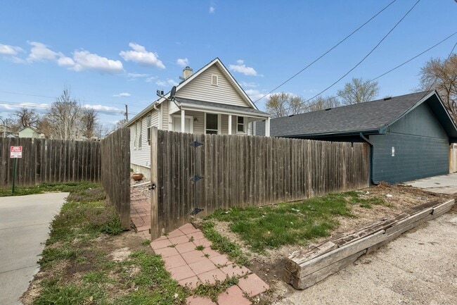 Photo - Next to Dog Bar! House