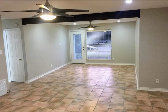Building Photo - Beautiful 4 beds 2 baths in Austin!