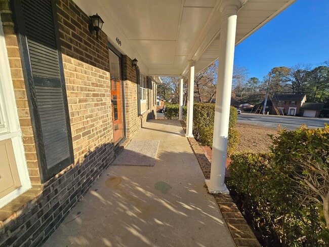 Building Photo - Charming 3 bedroom!