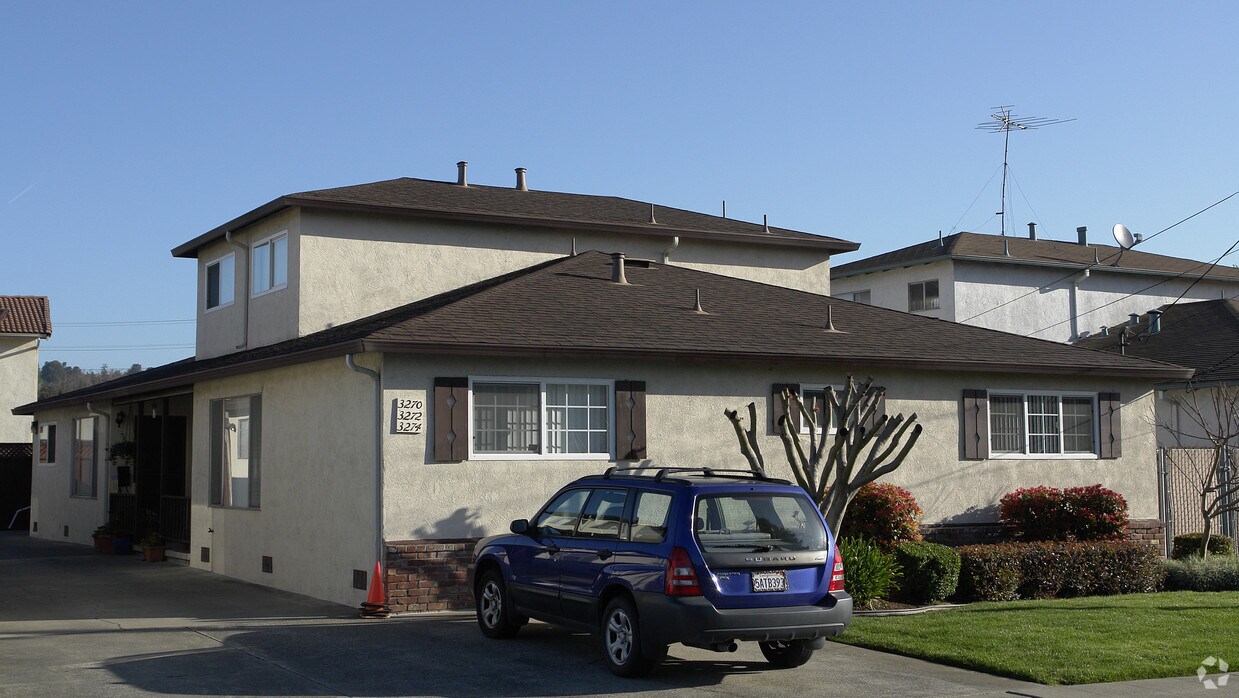 Building Photo - 3270-72 74 Anita Ct