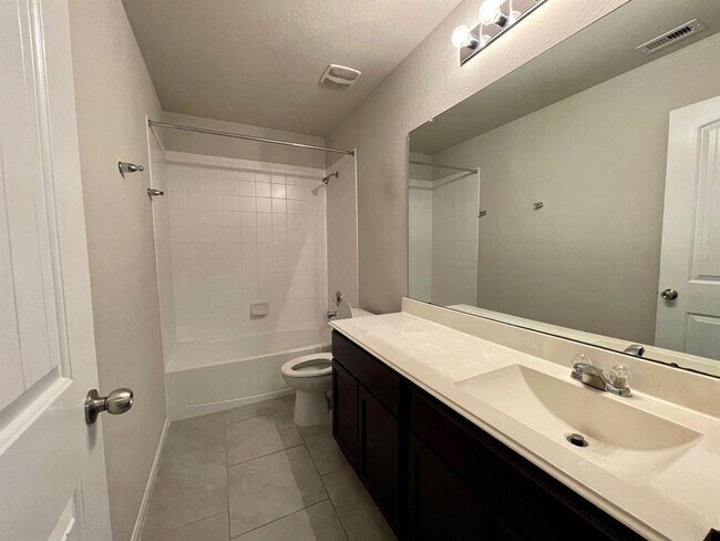 Building Photo - 3030 Ashlyn Arbor