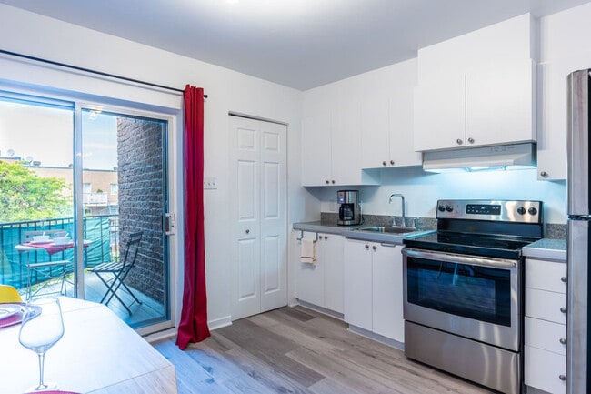 Building Photo - 1857 Rue Saint-Germain