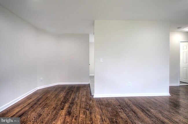Foto del edificio - 300-302 Mayfair Ave