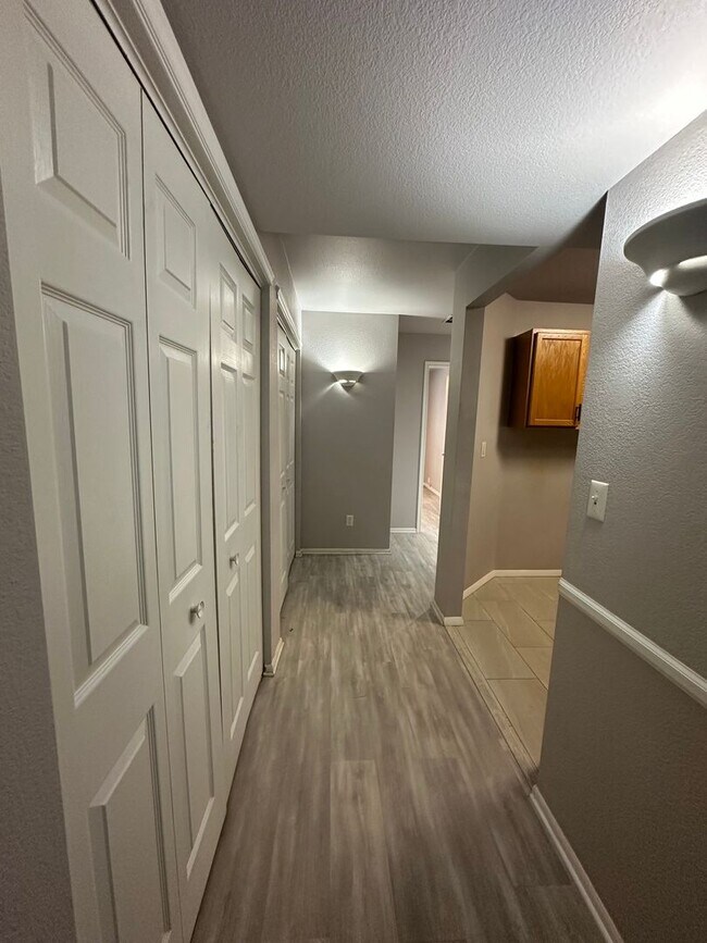 Foto del edificio - Amazing Ground Level 2 Bedroom!