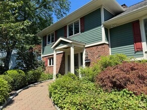 Building Photo - 7 Country Ridge Dr