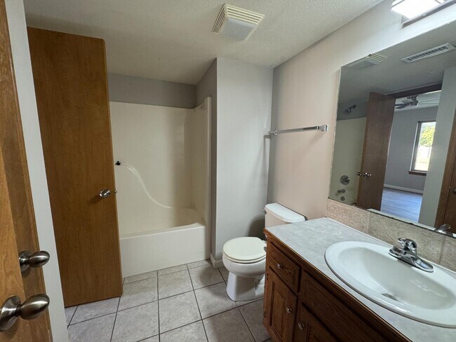 Building Photo - 408 Trent Ct