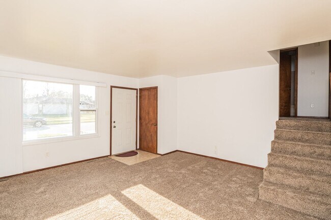 Foto del edificio - 2 bed 1 bath Duplex with basement in Portage
