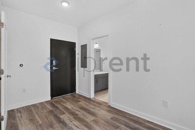 Building Photo - Unit 403
