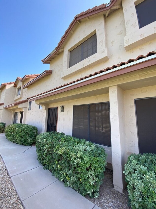 Primary Photo - Chandler Townhouse 2 Bed & 1.5 Bath - 2 St...
