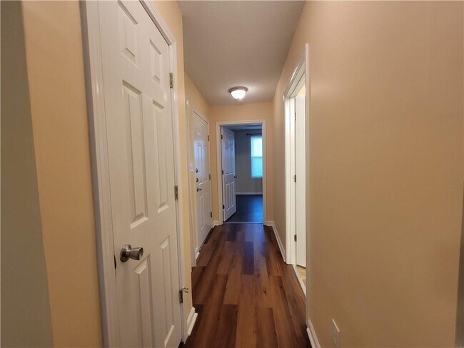 Foto del edificio - 245 Amal Dr SW