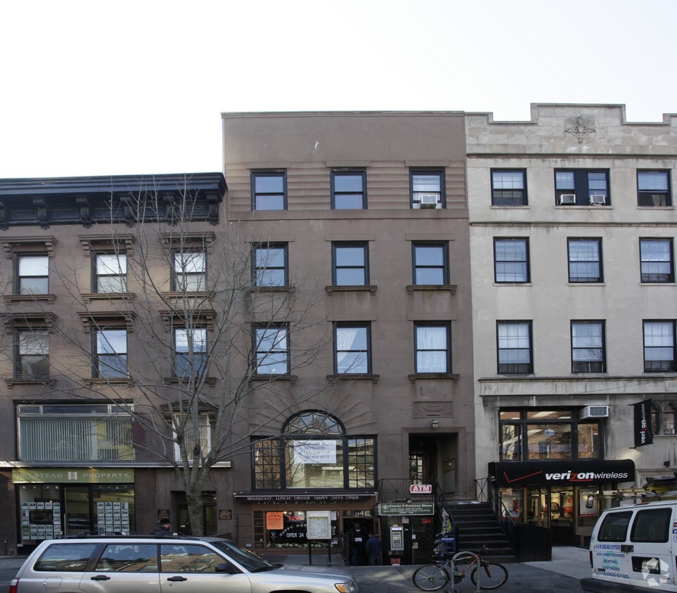 Building Photo - 148 Montague St
