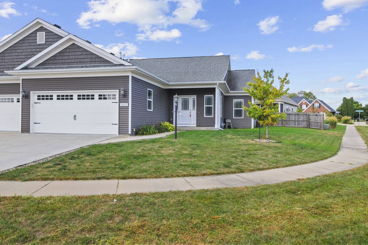 Foto principal - 3003 E Stillwater Landing