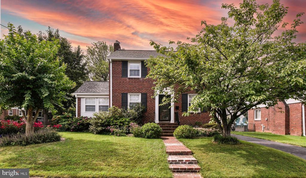 Foto principal - 5900 1st St S