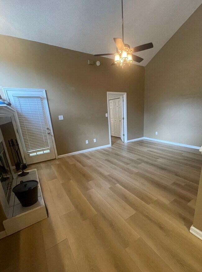 Foto del edificio - 5059 Mint Hill Ct