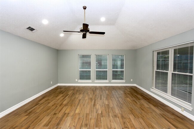 Foto del edificio - 16307 Hidden Gate Ct