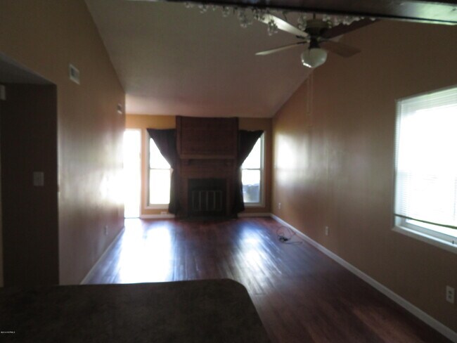 Building Photo - 116 Village Cir