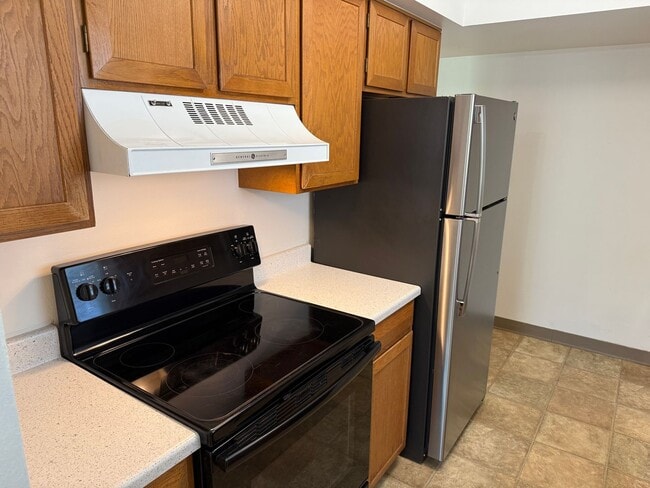Building Photo - Stylish & Convenient 1-Bedroom Condo in Pr...