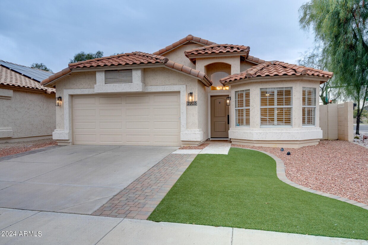 Foto principal - 2203 E Crest Ln