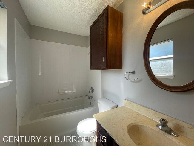 Building Photo - 3 br, 2 bath House - 13911 Mission Valley