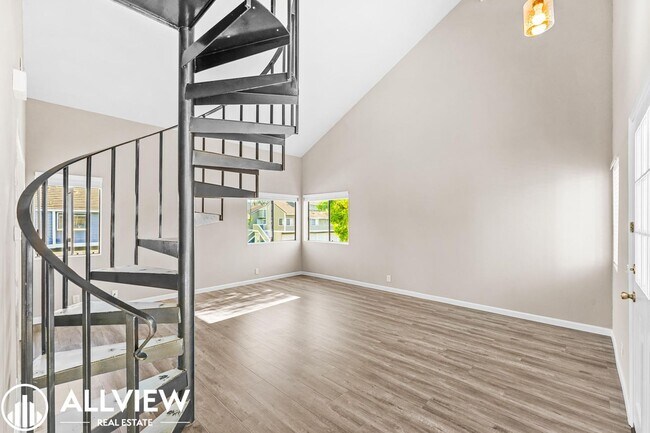 Foto del edificio - 2 Bedroom, 2 Bathroom Updated Townhome in ...