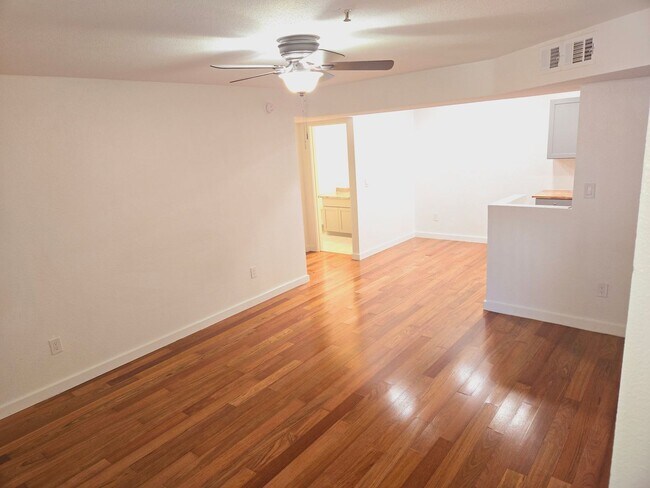 Building Photo - Freshly Remodeled 2 Bed, 2 Bath Condo in The Arbors!! Students OK! No Pets! Avail. Now!