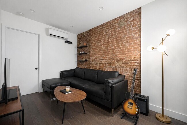 Foto del edificio - 346 W 52nd St