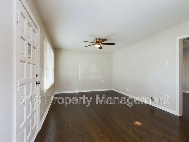 Foto del edificio - 11114 Bennington Ave