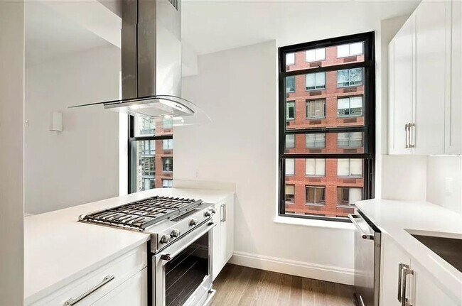 Building Photo - 154 W 70th St