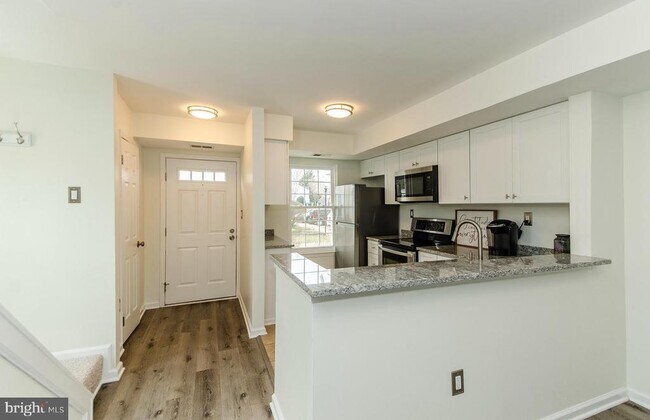 Foto del edificio - 3300 Lakeside View Dr