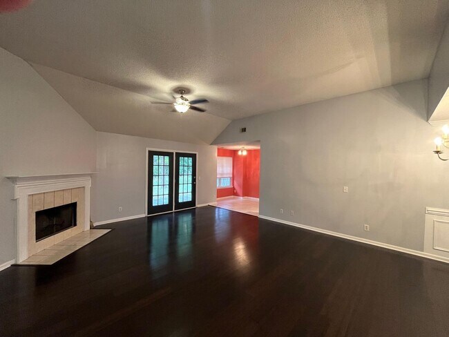 Building Photo - Updated 3 bedroom House in Georgetown