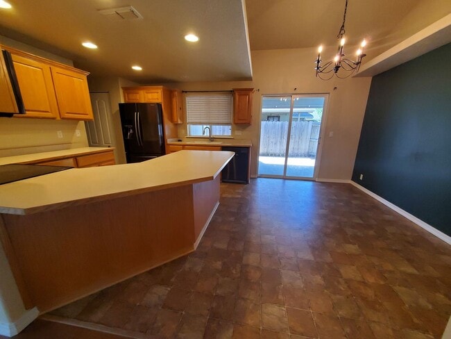 Building Photo - 3 bed 2 bath Single Family Home for Rent in  SW Grants Pass