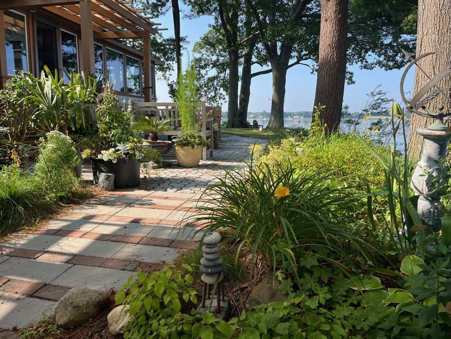 Foto del edificio - 46 Rogers Pt Dr