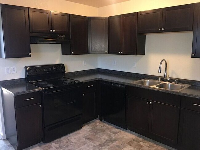 Foto del edificio - Reno Duplex - Garage, Dishwasher, Washer/Dryer Hookups, Central A/C
