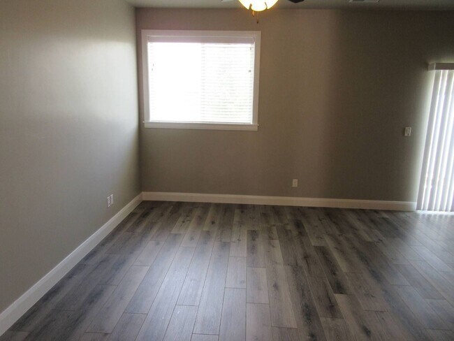 Foto del edificio - ** Move-in Discount** Newer Town home living in the heart of Cedar City!