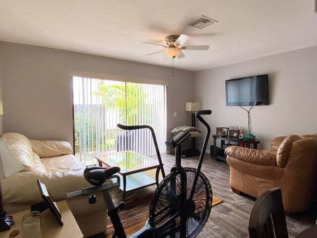 Foto del edificio - 425 N Cypress Dr
