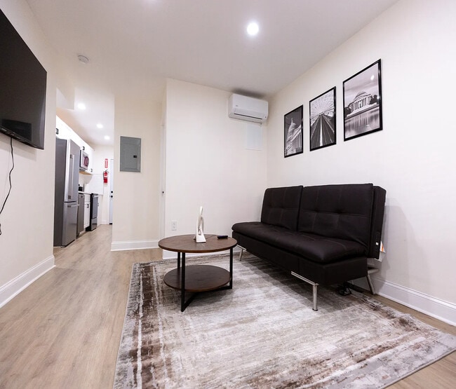 Building Photo - 1537 1st St SW