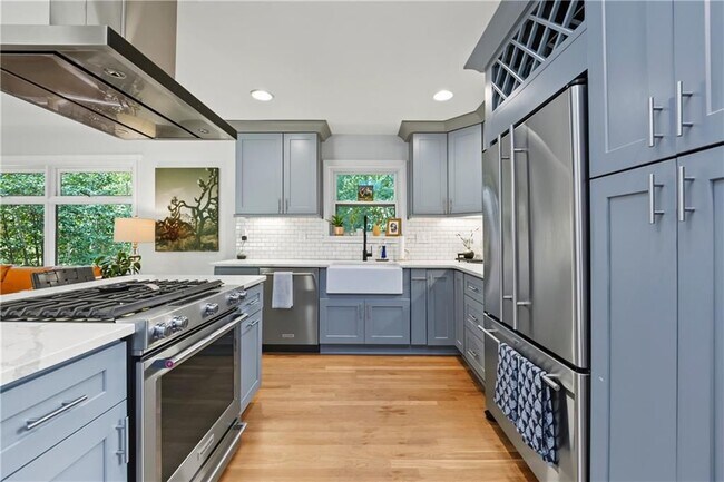 Building Photo - 3831 Greenhill Dr