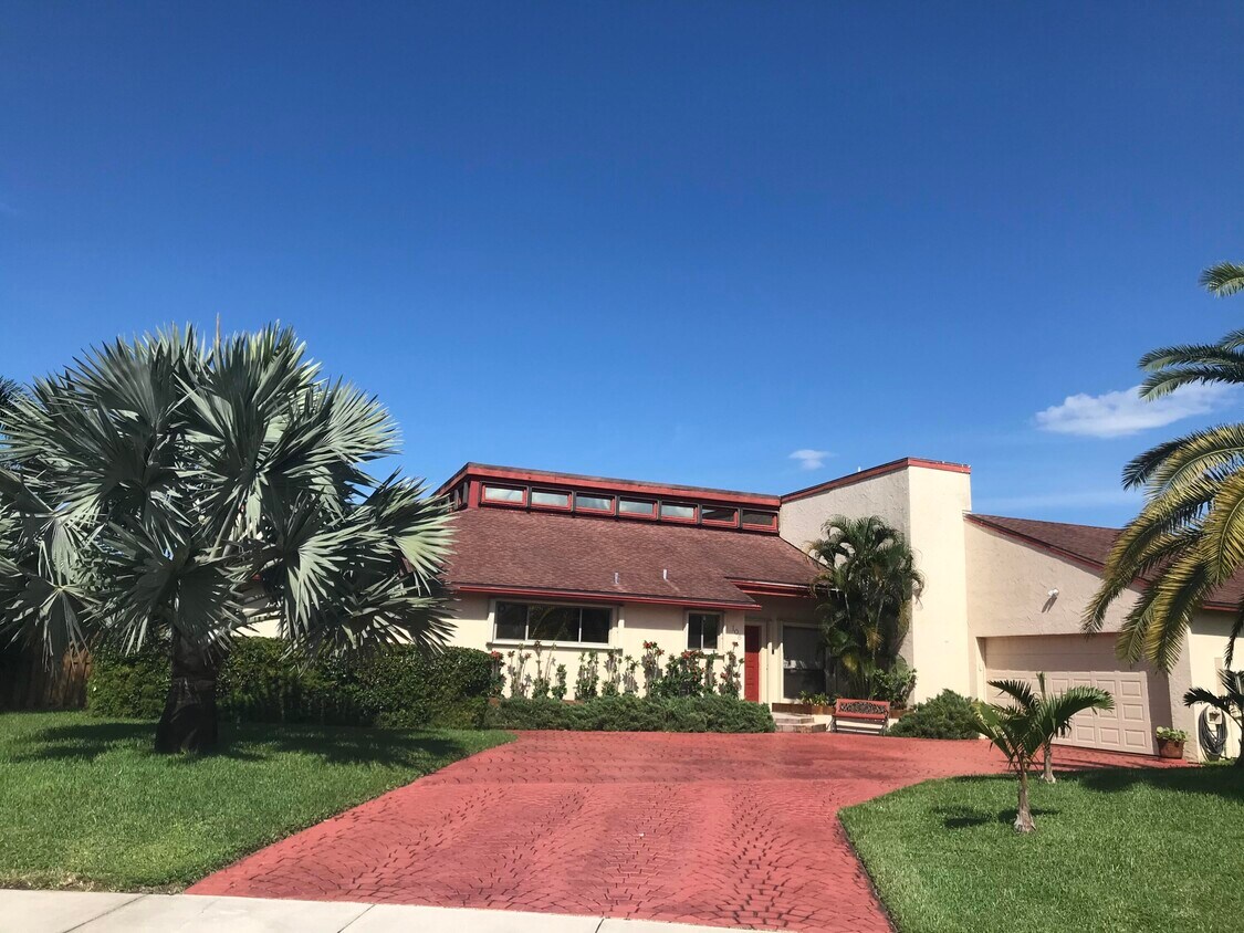 108 Paseo Ct Unit Apartment/Studio, Royal Palm Beach, FL 33411 Room