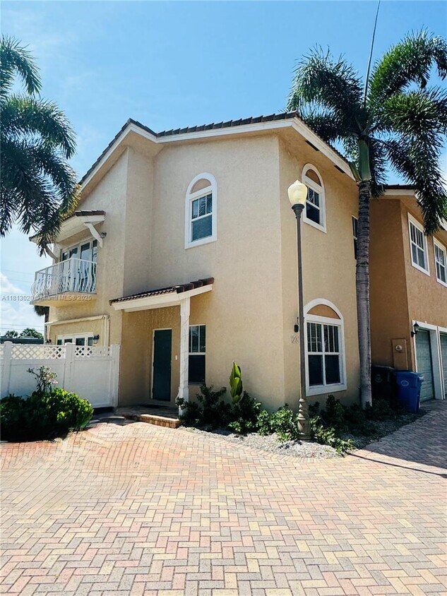 Foto principal - 1233 NE 32nd St