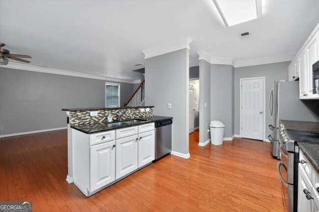 Photo - 605 Lofty Ln