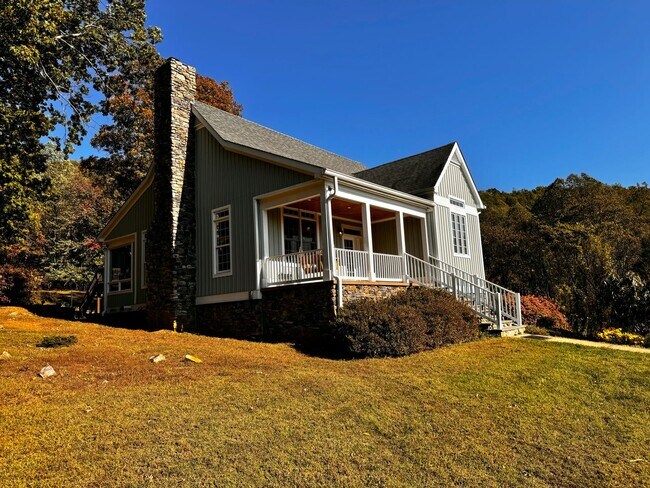 Foto del edificio - Located on a farm in North Garden- Enjoy F...