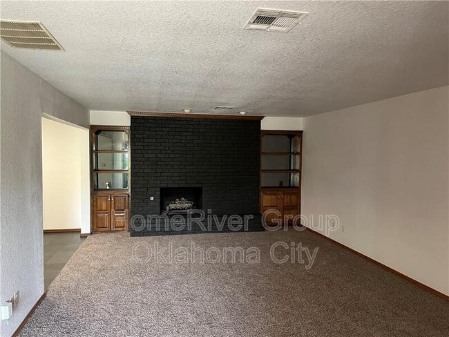 Building Photo - 12725 Silver Ln