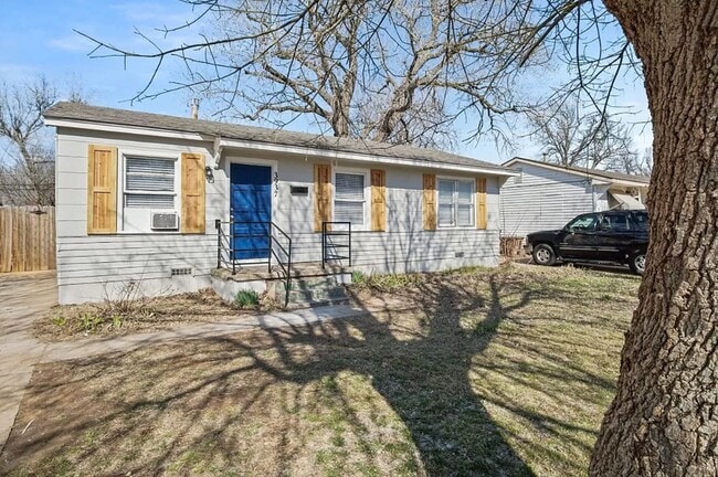Cozy 3BD/1BTH Home Conveniently Located near I-240 & I-44 - Cozy 3BD/1BTH Home Conveniently Located near I-240 & I-44