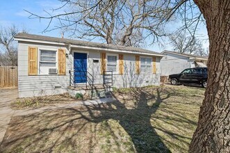 Building Photo - 3937 SW 27th Pl