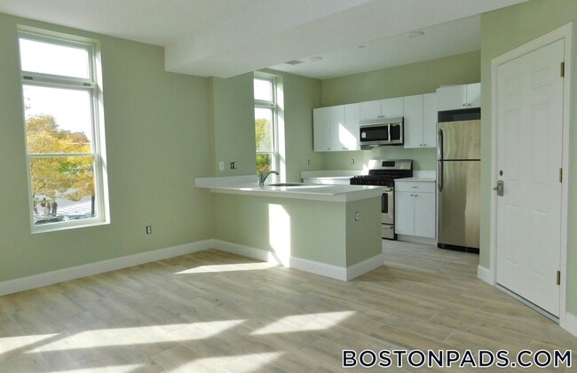 Building Photo - 10 Roxbury St