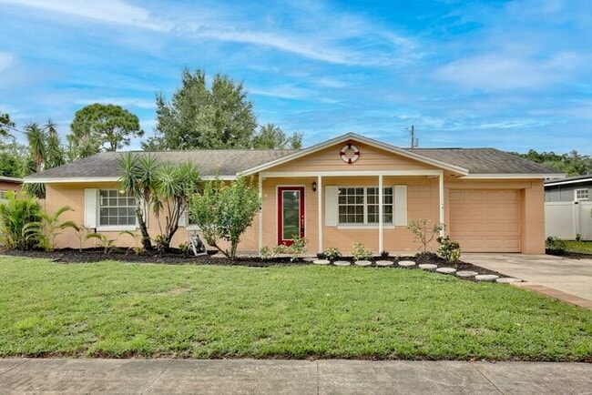 Beautiful 3/2 Spacious Pool Home with a Fe... - Beautiful 3/2 Spacious Pool Home with a Fe...