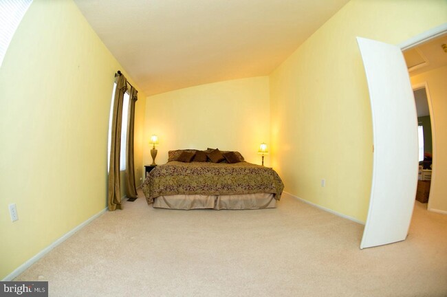 Building Photo - 15624 Emery Ct