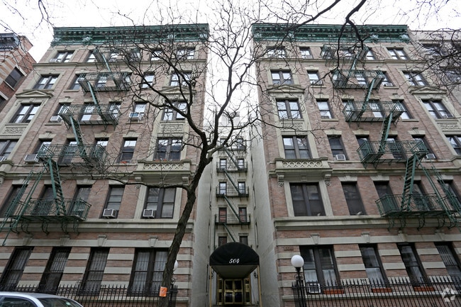 Building Photo - 504 W 111th St
