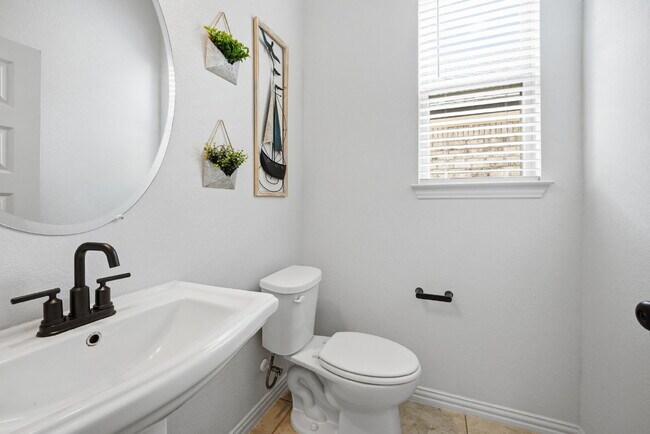 Foto del edificio - Lightly Furnished 3BR + Office Home in Austin | 2.5 BA, 2,429 Sq Ft