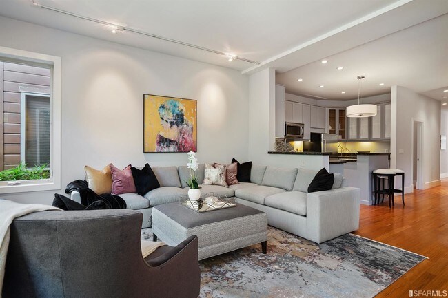 Building Photo - 774 Bay St